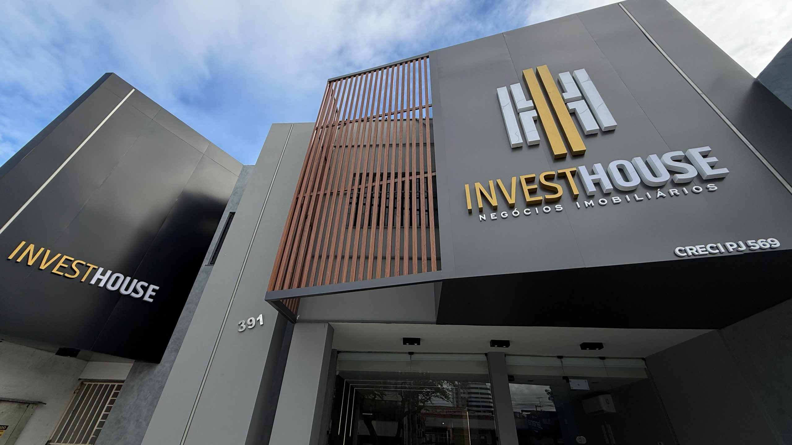 Fachada da Invest House